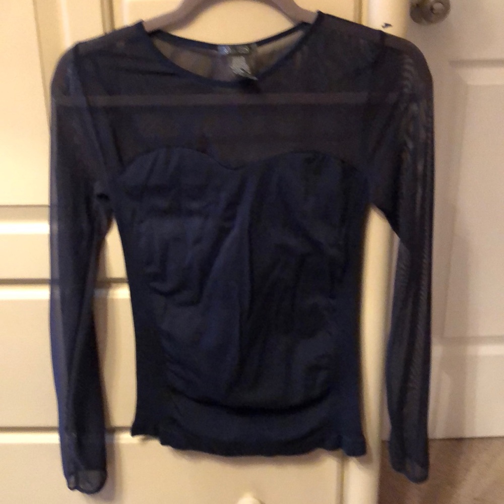 Long sleeve shirt with net sleeves